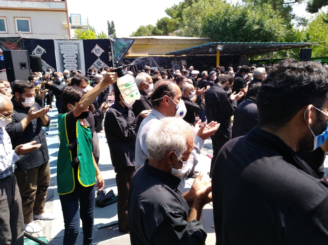 نماز عاشورا ۱۳۹۹ در پارکینگ